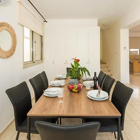 Breeze Villa *